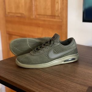 NWOT Nike SB AirMax Bruin sz 11 Green w Gum bottom